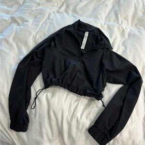 Alo Yoga CROPPED ELEVATION COVERUP - BLACK